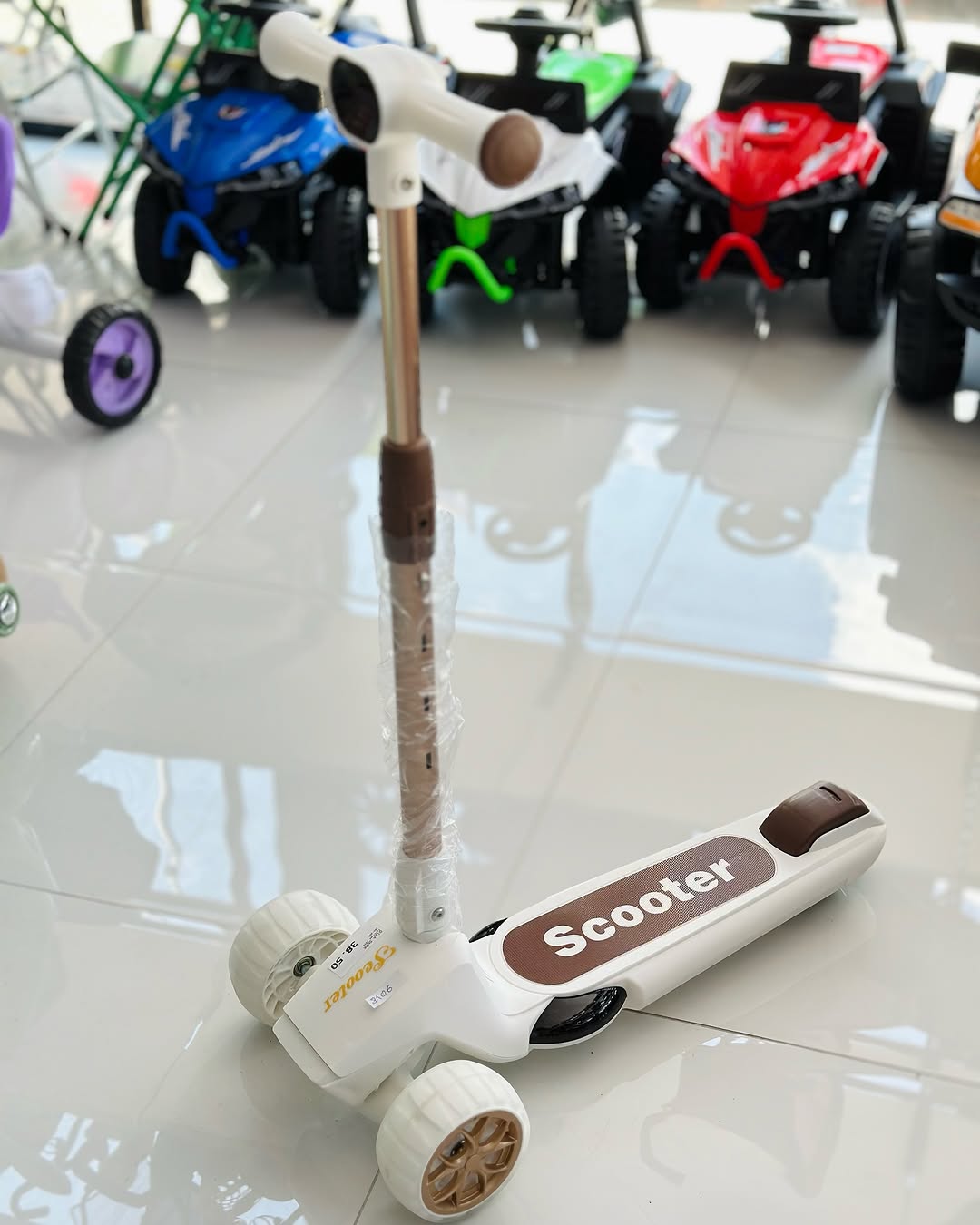 3 wheeler adjustable height scooty with light and music