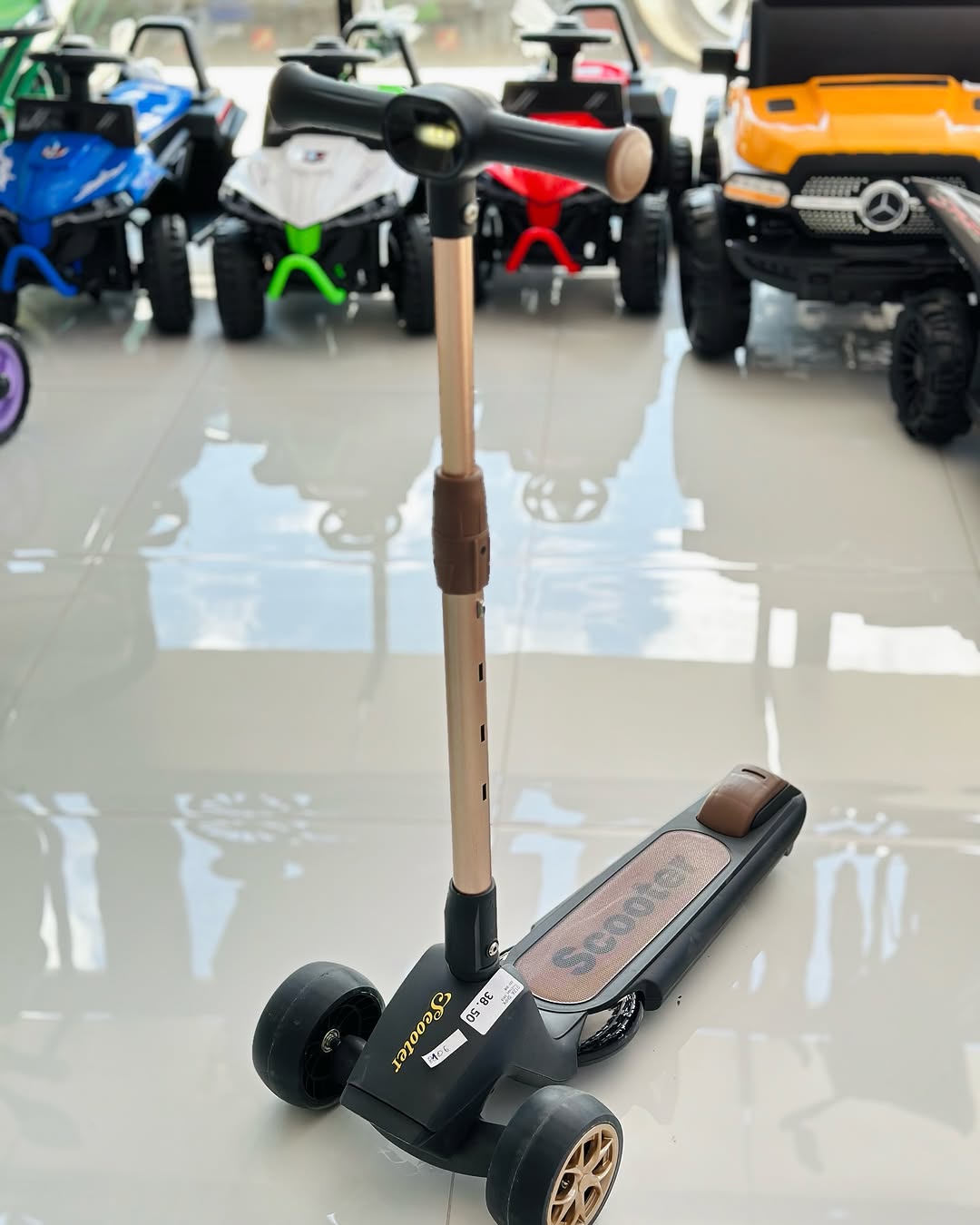 3 wheeler adjustable height scooty with light and music