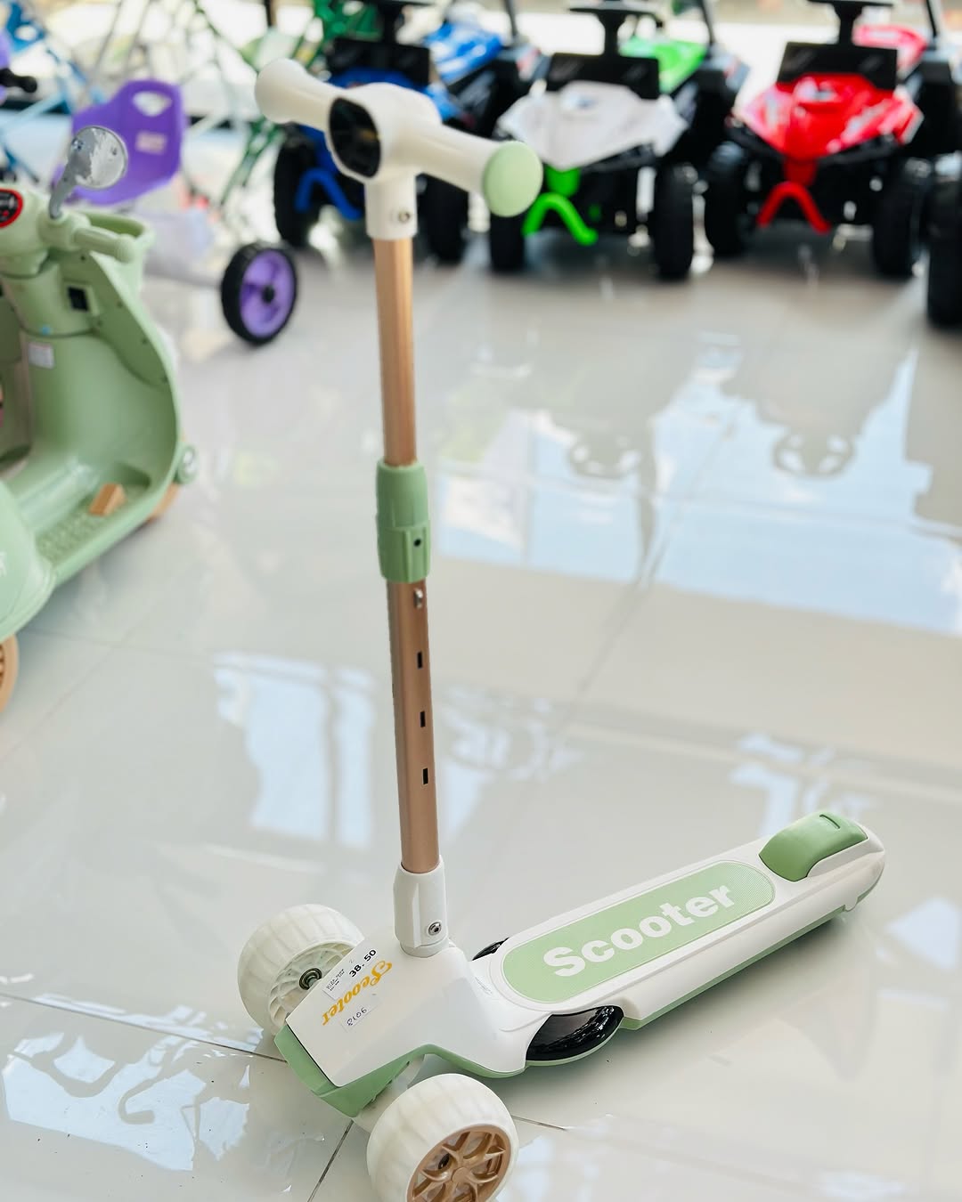 3 wheeler adjustable height scooty with light and music