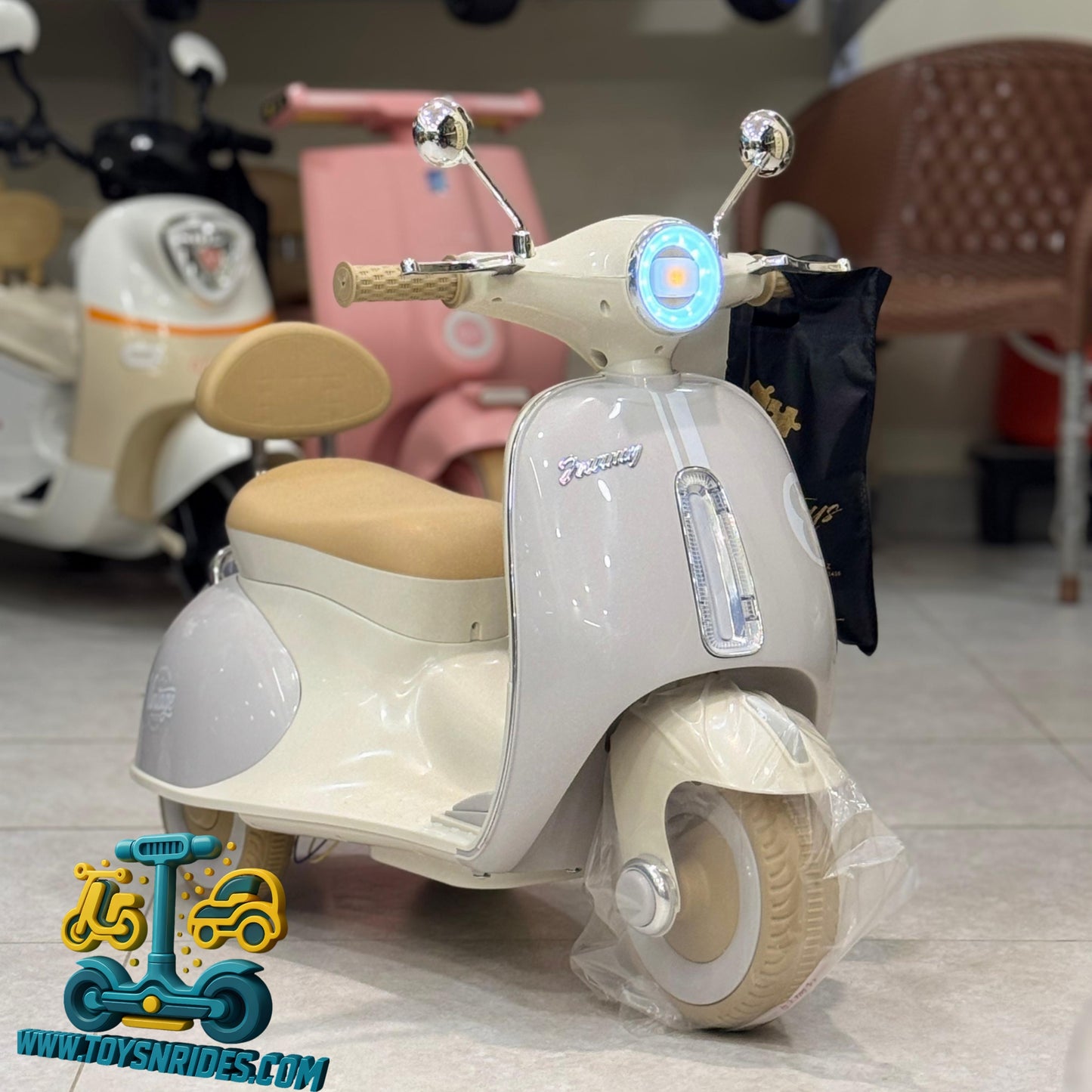 6V kids Vespa scooter by TOYS N RIDES